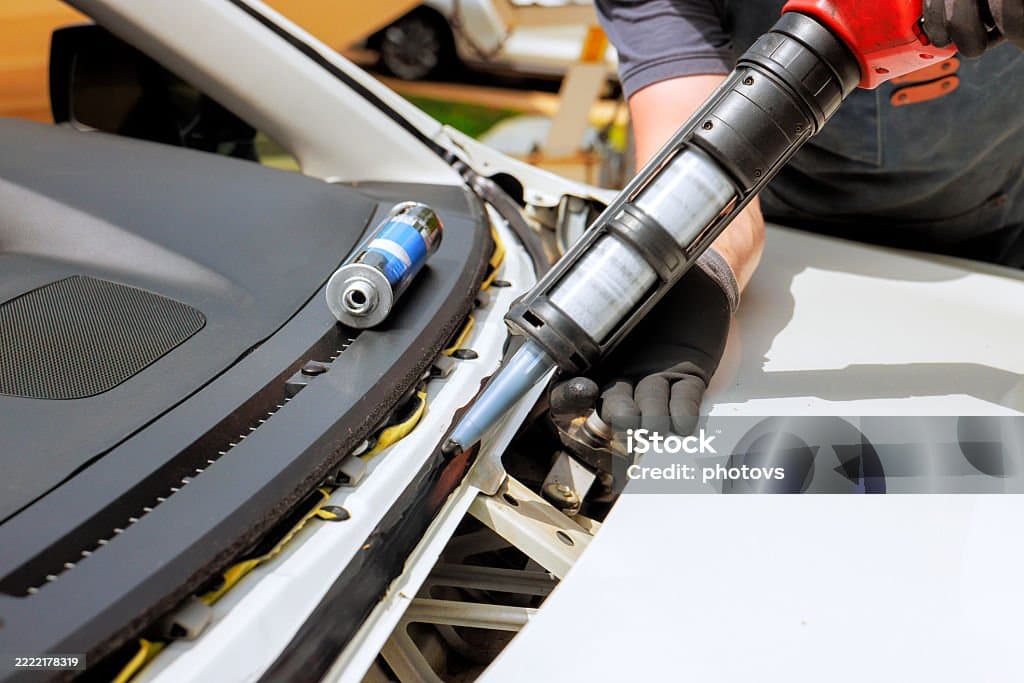 Two component polyurethane adhesive used in automotive structural bonding